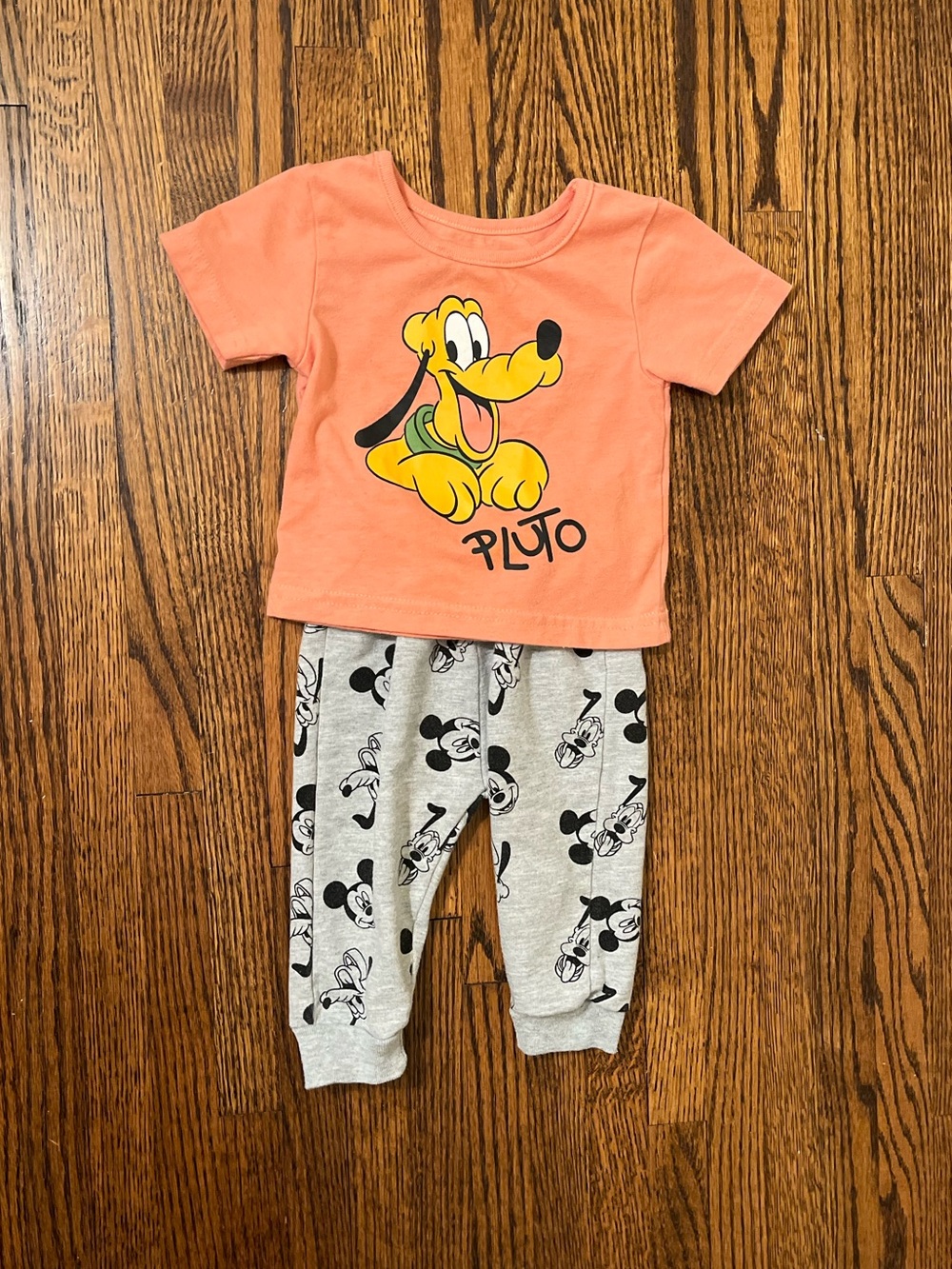 Disney Baby Two Piece Pluto Mickey Jogger Pajama Set - Picture 4 of 4